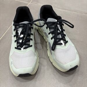 On Cloudrunner Sneaker